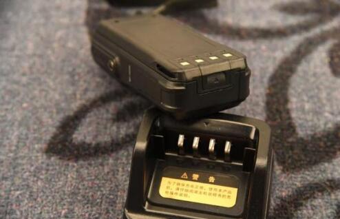 對講機為什么不能如手機一樣輕?。?>

										</div>

										<div   id=